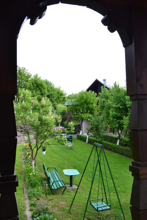 Casa Bota Hotel Viseu de Sus Exterior photo